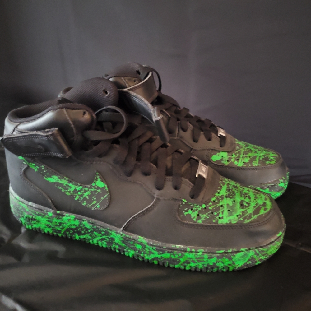Kids High-Top Sneakers - Black and Green